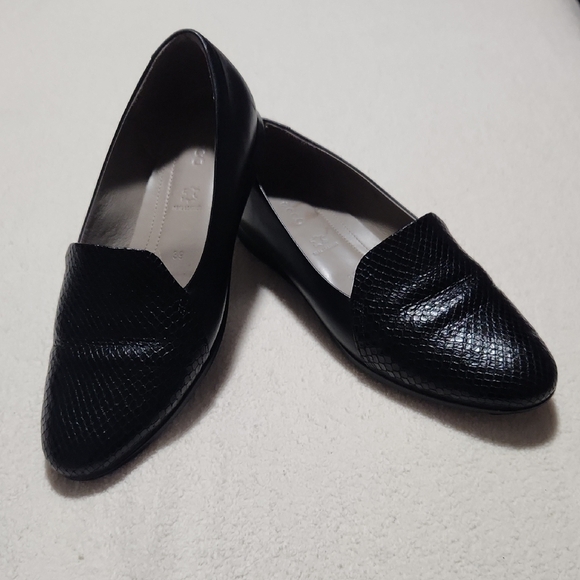 Ecco Shoes - ECCO  WOMEN'S BLACK LOAFERS SIZE 39.